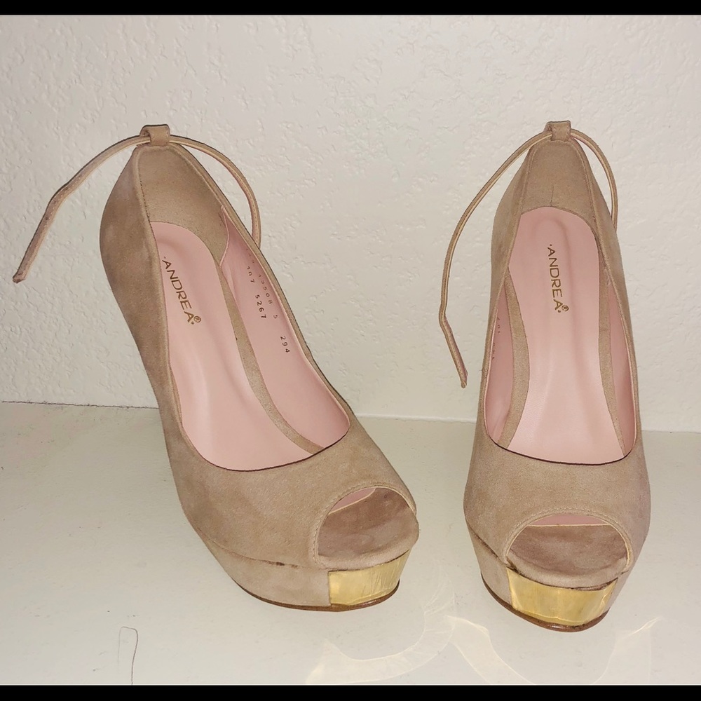 Nude peep toe suede heel